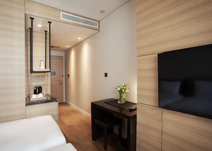 Hotel Crown Park Myeongdong 3*