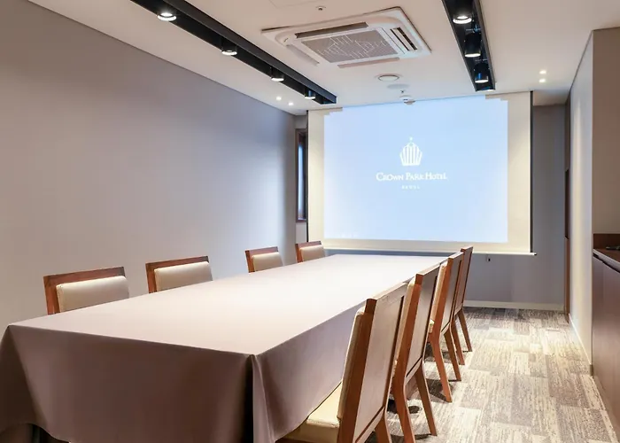 Crown Park Myeongdong Hotel 3*