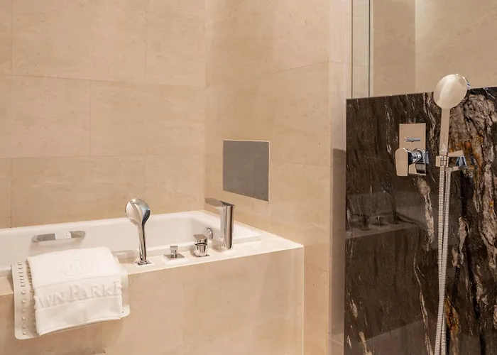 Crown Park Myeongdong Hotel